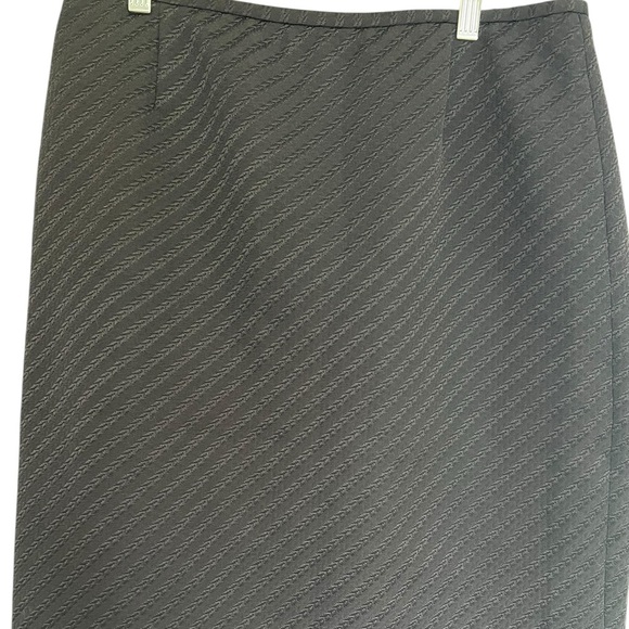 Elegant Black Women's Skirt Size 10 - Picture 1 of 3
